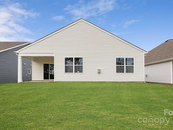 3rd image of 44 Woodvale Dr