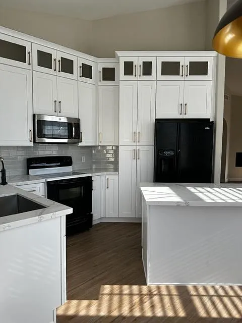 1410 W Crystal Spring Dr — Photo 3