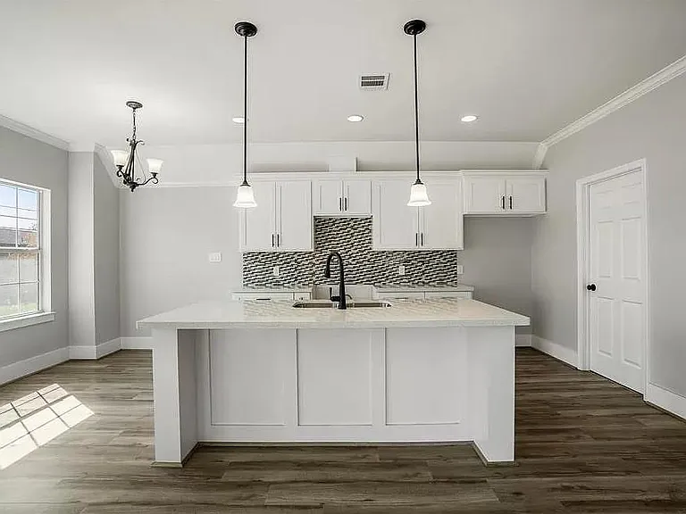 9815 Bamboo Rd — Photo 1
