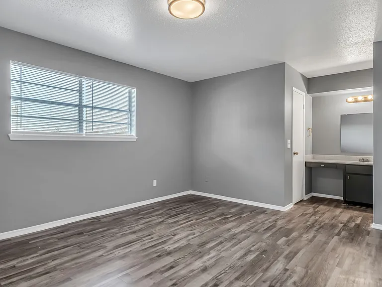 Quail Plaza Apartments — Photo 6