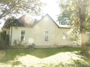 104 S Newton St, Farmersville, IL 62533