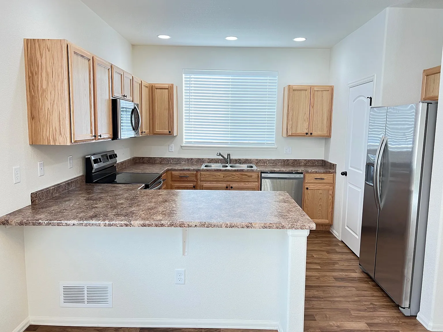 1817 Golden Horizon Dr — Photo 2