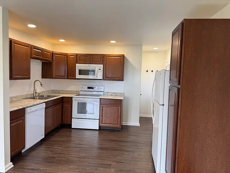 2319 Pinehurst Dr — Photo 5