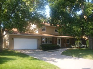 1616 Hickory St, Onalaska, WI 54650