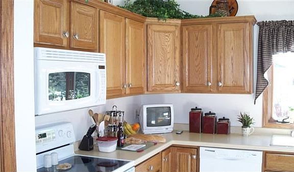 3rd image of 517 Trowbridge Ct