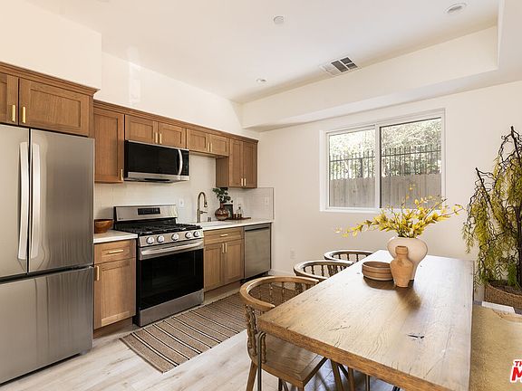 3rd image of 3417 1/2 Bellevue Ave