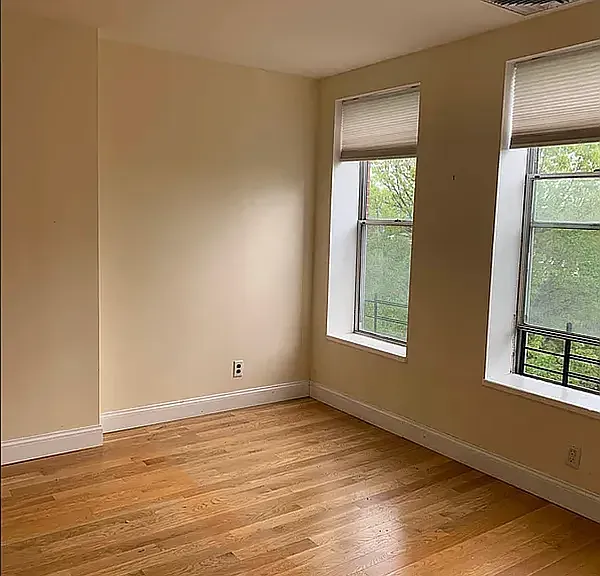 78 16th St #4R — Photo 2