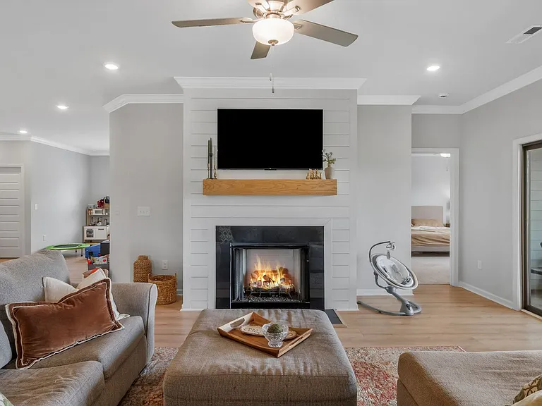 101 Stockholm Ln — Photo 15