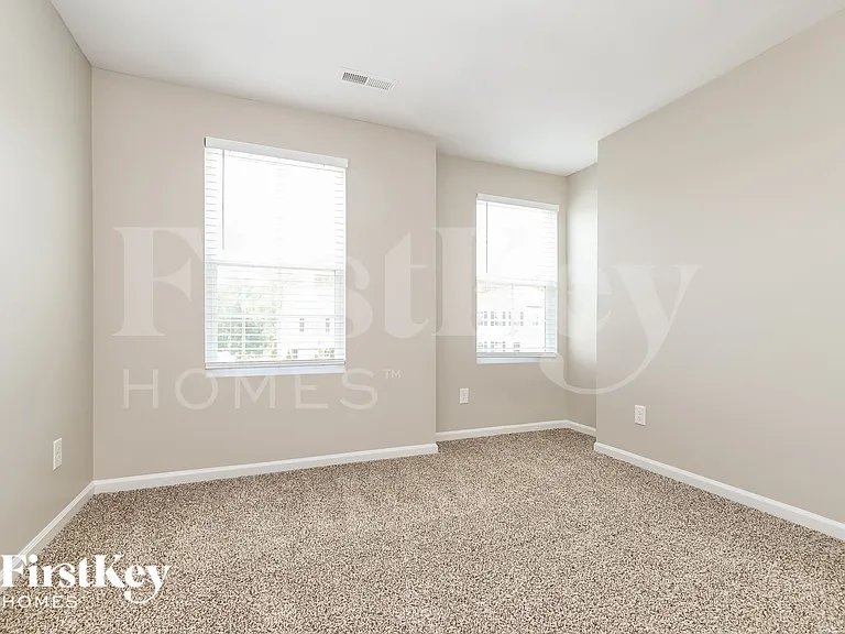 3748 Streamside Dr — Photo 16
