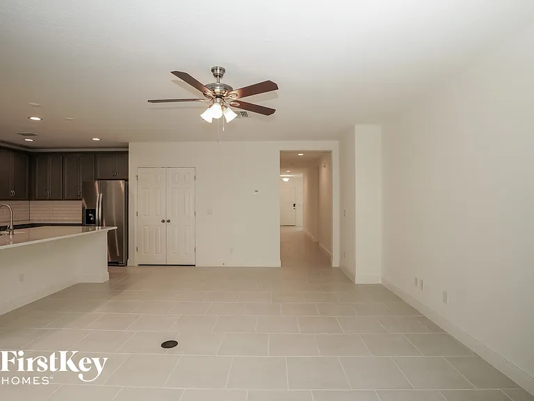 681 Blackstone St — Photo 2