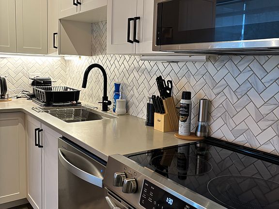 2nd image of 383 Cumberland St #708