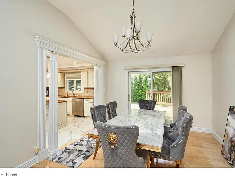 27798 Edgepark Dr — Photo 4