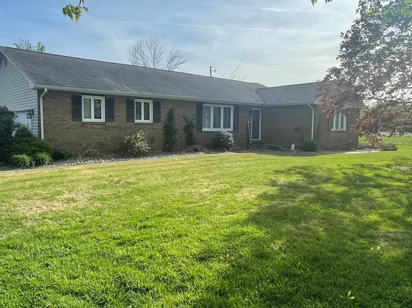 726 Walnut Hill Rd, Centralia, IL 62801