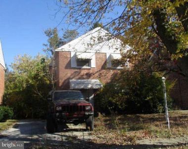231 E Avon Rd, Chester, PA, 19015