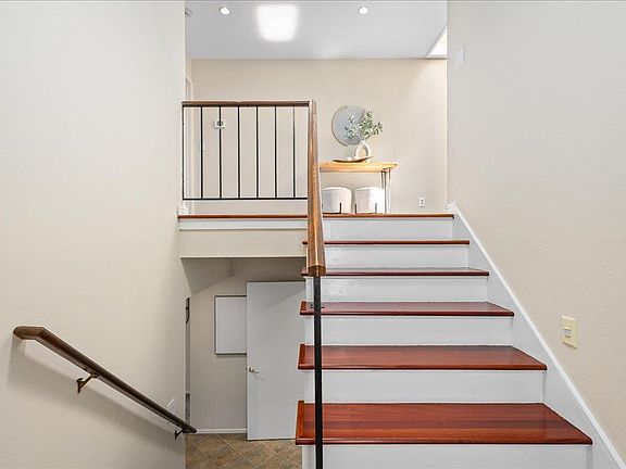 4th image of 2401 Sharon Oaks Dr