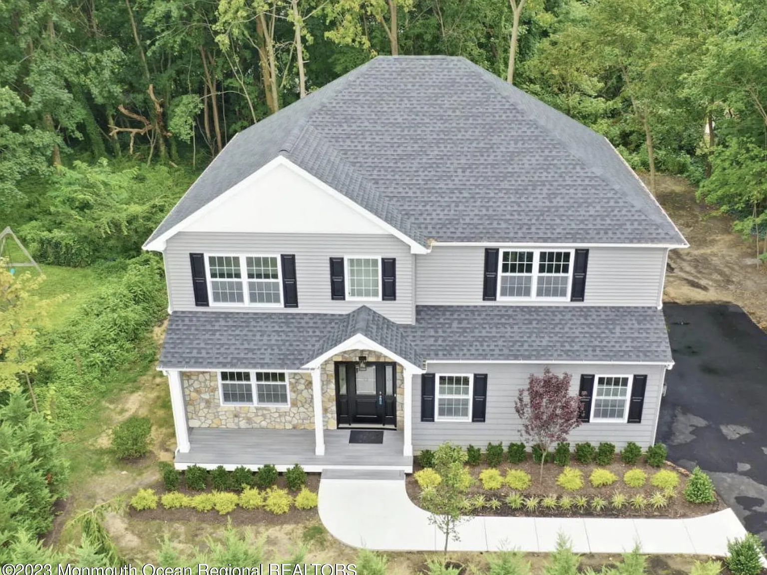 4 bed, 2.5 bath, 2800 sqft, $6,400 — Photo 2