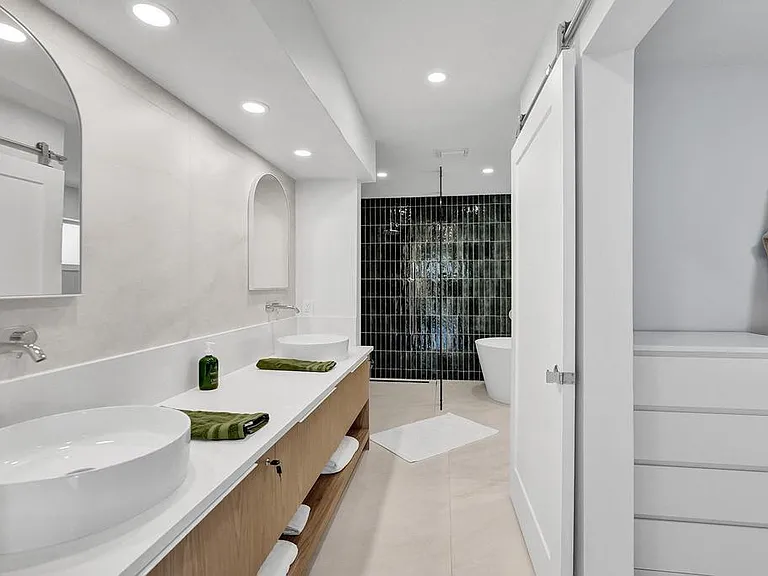 5581 NE 31st Ave — Photo 25