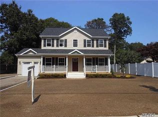 7 Sachs St, Bay Shore, NY 11706