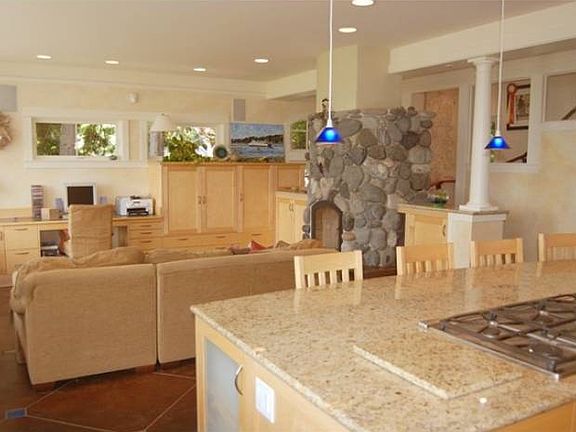 5th image of 3831 Pleasant Beach Dr NE
