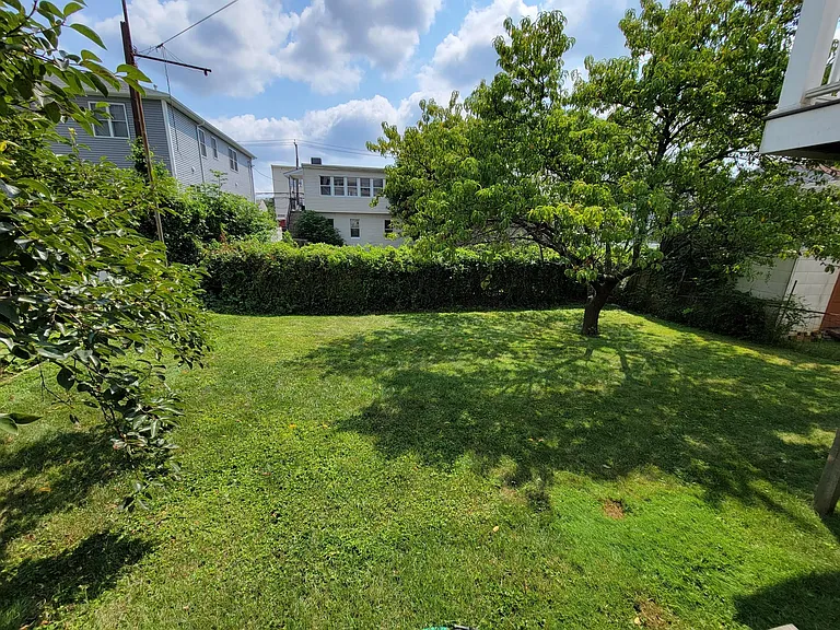 115 Rockwell St #1 — Photo 15
