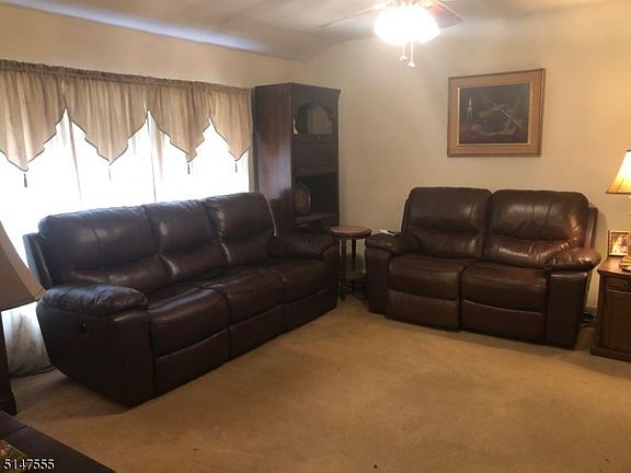 4th image of 31 Circle Blvd