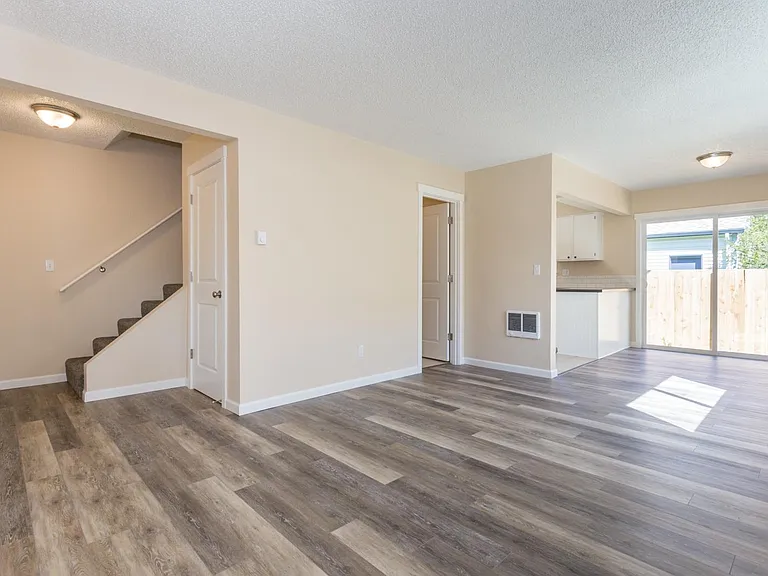 7852 SE 21st Ave — Photo 12