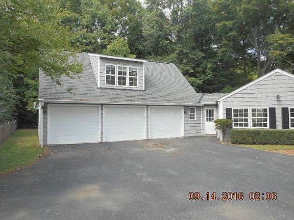 3rd image of 215 Stonegate Cir