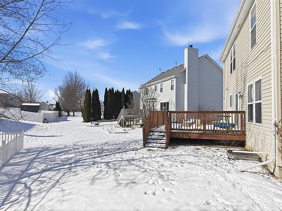 3rd image of 379 Stone Hollow Dr