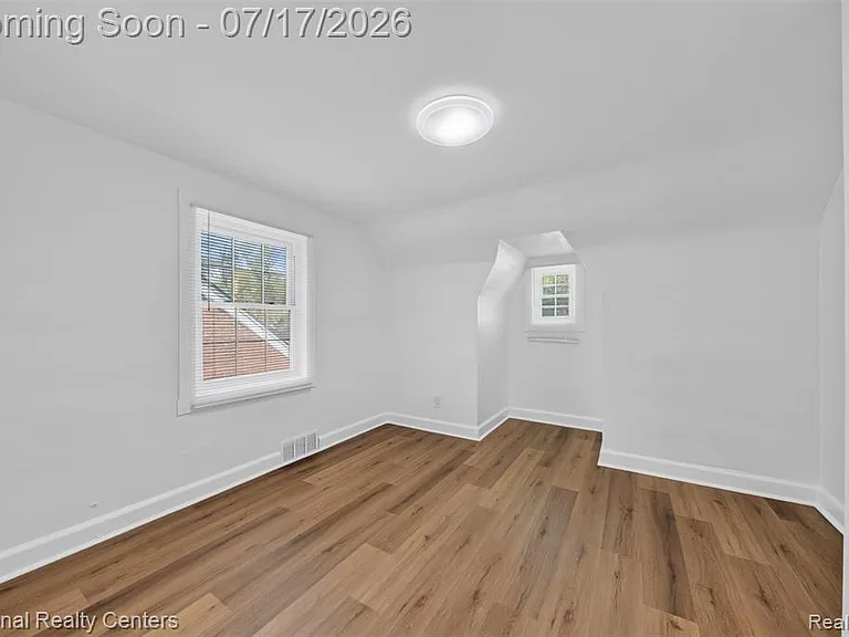13527 Winthrop St — Photo 26