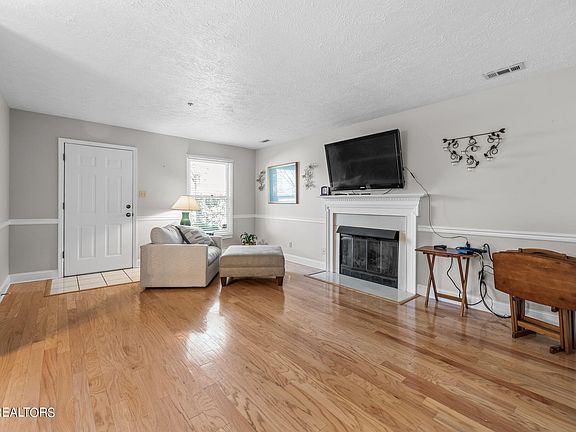 5th image of 8617 Old Carriage Ct