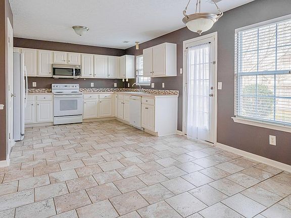 4th image of 3244 Dark Woods Dr