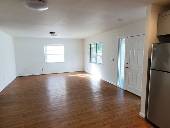 5th image of 1408 Charles Ct #S