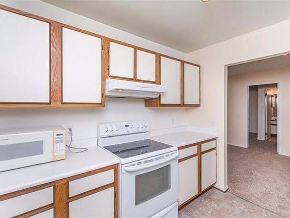 4th image of 735 Clubhouse Dr