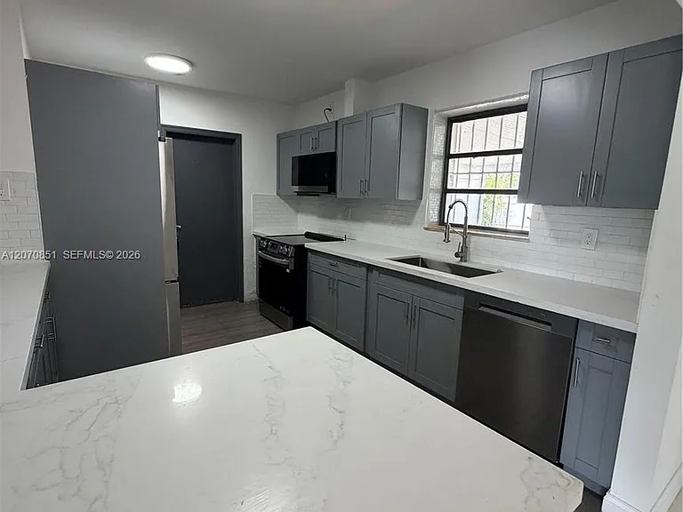 4175 SW 87th Ave — Photo 6