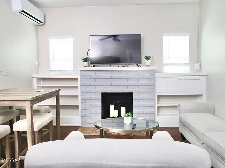 12 E University Blvd #14 — Photo 4