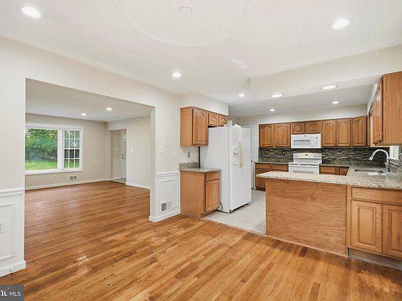 5th image of 7510 Sanner Rd