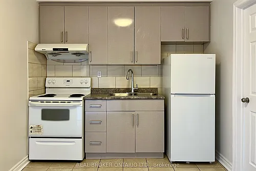 1228 Danforth Ave #1 Photo 1