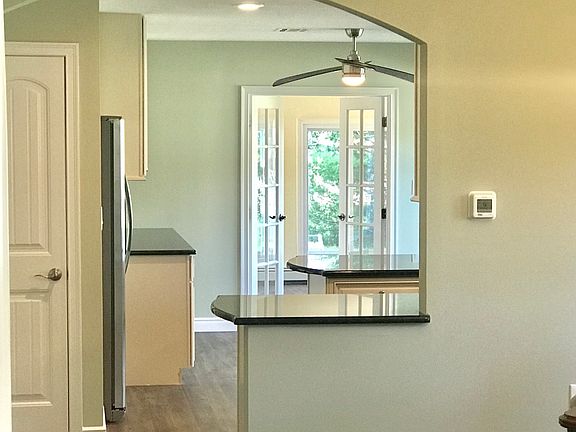 5th image of 111 Torrey Pines Dr