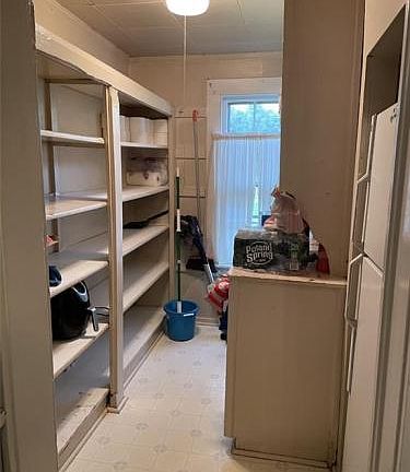 5th image of 370 West St