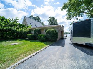 27657 W Lake Shore Dr, Spring Grove, IL 60081