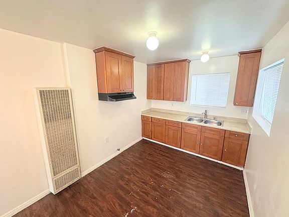 2nd image of 11645 S Figueroa St Unit 3