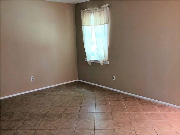 2nd image of 210 Shangri La Ave
