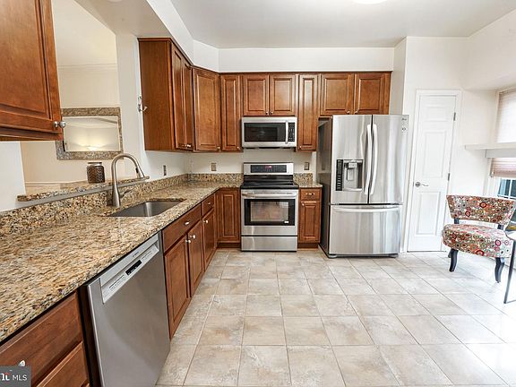 4th image of 8124 Madrillon Springs Ln