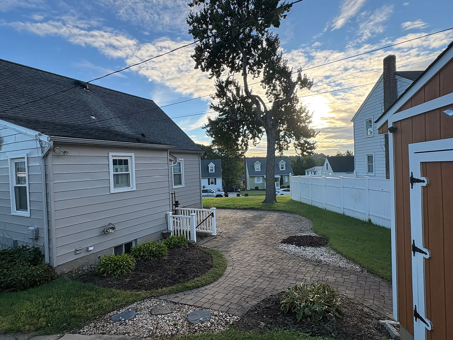 3 bed, 2.5 bath, 1220 sqft, $2,500 — Photo 3