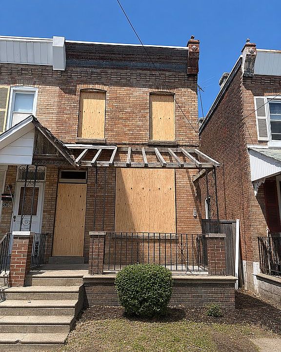 1st image of 518 W 5th St