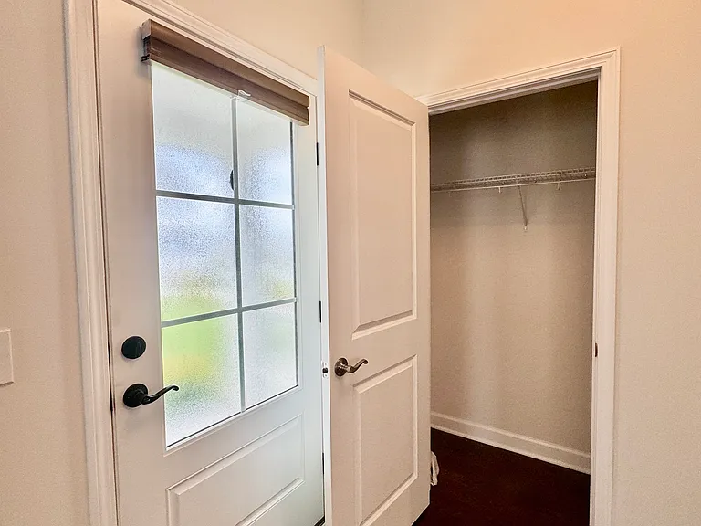 325 John Adams Dr — Photo 15