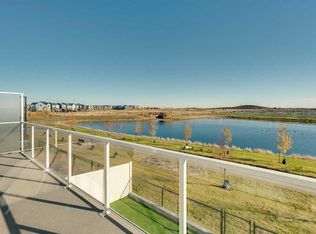 198 W Savoy Lndg SE, Calgary, AB T3S 0H4