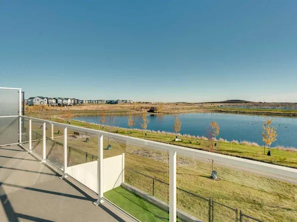 198 W Savoy Lndg SE, Calgary, AB T3S 0H4