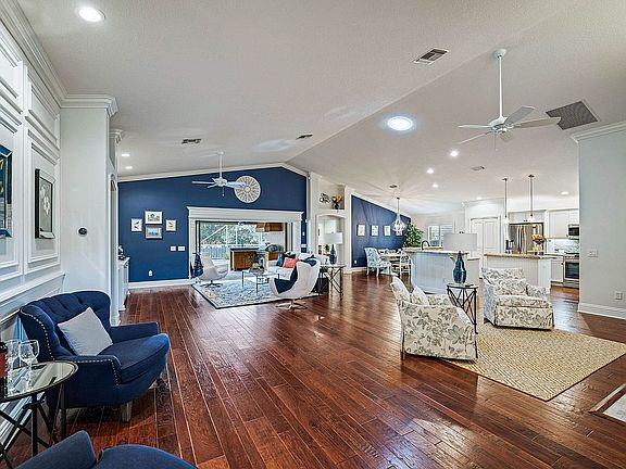 3rd image of 1201 Oak Hammock Ln