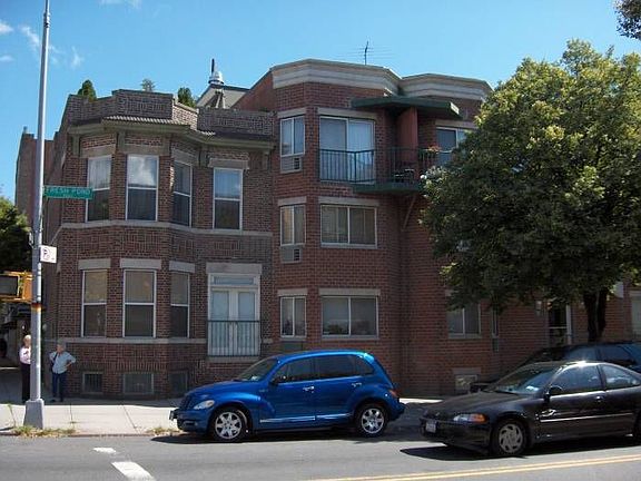 FIRST FLOOR FRONT ENTRANCE